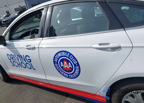 2019 Ford Fusion S z USA, uszkodzony, nr VIN 3FA6P0G71KR277676